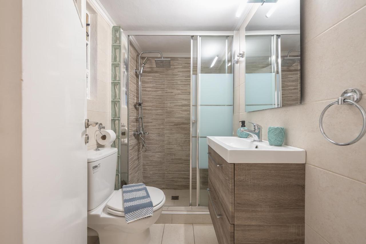 Erythros Boutique Suite By Cloudkeys Atenas Exterior foto
